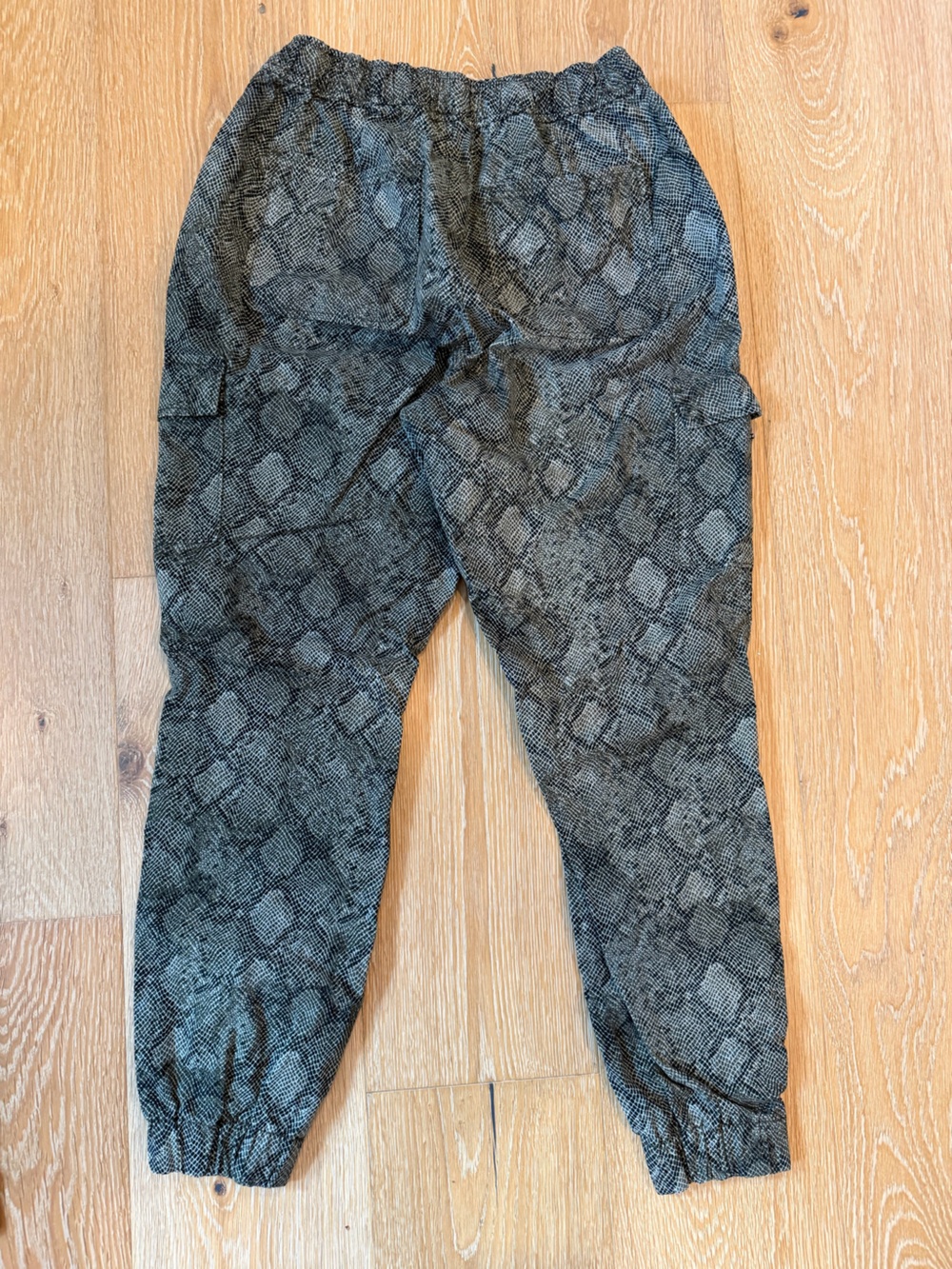 Good American • Python Jogger - Picture 4 of 7